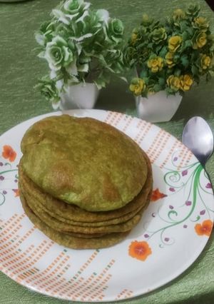 बथुआ की कचौड़ी (Bathua ki kachori recipe in Hindi) रेसिपी मुख्य फोटो