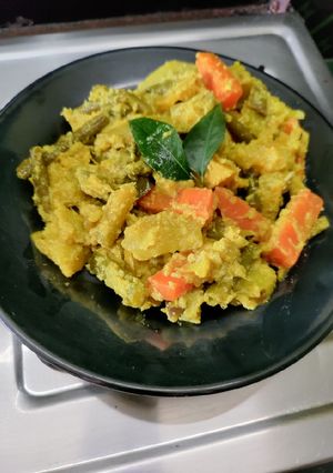 A picture of Aviyal Sadya/Curry.