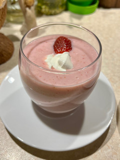 عکسی از دستور شیر توت فرنگی🥛🍯🍓Strawberry milk