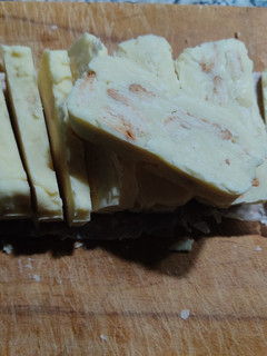 Una foto de Turrón de chocolate blanco, leche condensada y galletas