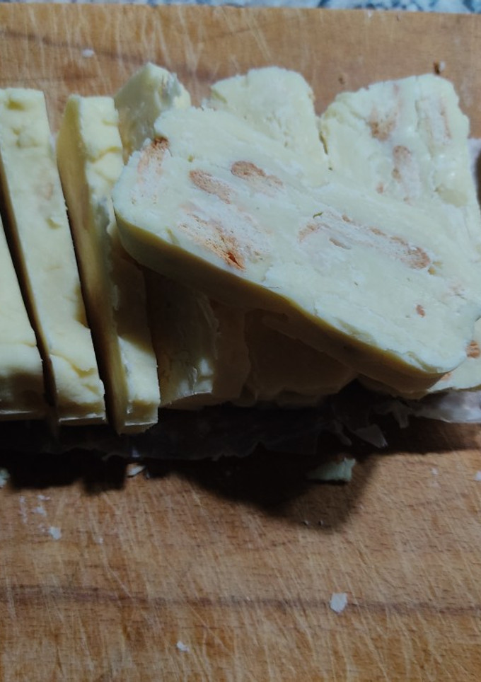 Una foto de Turrón de chocolate blanco, leche condensada y galletas