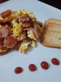 Huevos Revueltos con Salchicha -Scrambled Eggs with Sausage