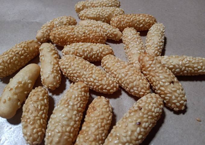 Resep Kue Wijen versi Lonjong oleh HarVa Food & Drink - Cookpad