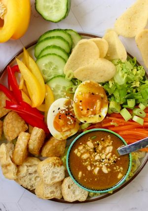 A picture of Gado Gado salad 🥗.