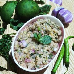 A picture of Raw mango and Onion chutney.