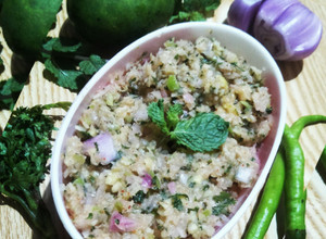 A picture of Raw mango and Onion chutney.