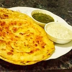 A picture of Aloo ke parathay.
