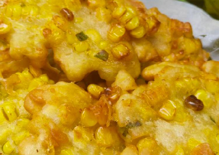 Bakwan jagung, crispy di luar lembut di dalam