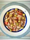 Ensalada completa de tomate rosa