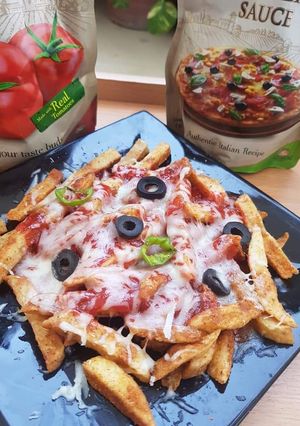 A picture of Loaded Pizza Fries.
