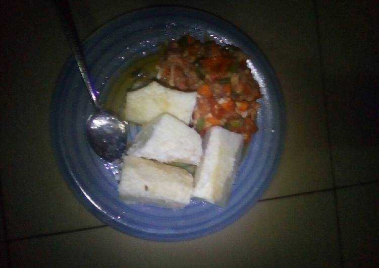 How to Prepare Quick White yam with sauce Cooking Basics for Newbies