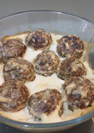 A picture of Kofta with Tahini Sauce 🍖.
