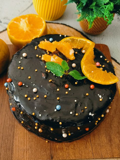 ऑरेंज चॉकलेट केक (orange chocolate cake recipe in Hindi) रेसिपी मुख्य फोटो