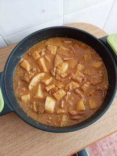 Una foto de Patatas con sepia en salsa de almendras