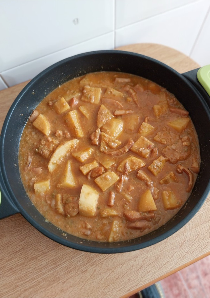Una foto de Patatas con sepia en salsa de almendras