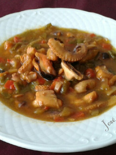Una foto de Pulpo en caldereta con mejillones