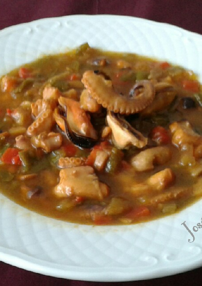 Una foto de Pulpo en caldereta con mejillones