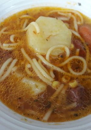 Una foto de Sopa de Salami o Salchichón