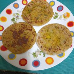 A picture of Moong Dal & Spring Onion Paratha (Dal Paratha).