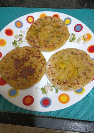 A picture of Moong Dal & Spring Onion Paratha (Dal Paratha).