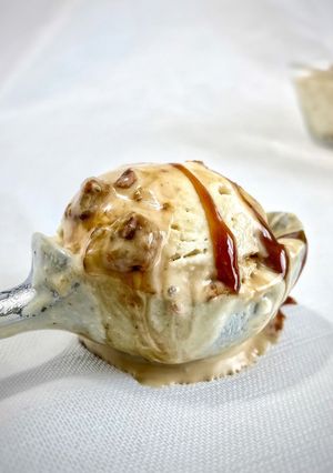 صورة لوصفة بوظة بصوص الكراميل واللوز