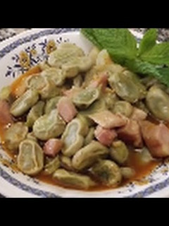 Una foto de Habas con sobrasada