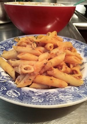 Una foto de Pasta penne con atún! 🍝🐟