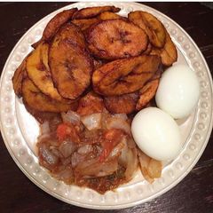 A picture of Dodo(fried plantain) with boil eggs n pepper sauce.