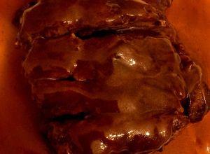 Foto di Muscolo di scottona brasato al vino rosso, con la sua salsa