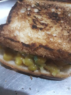 ब्रेड सैंडविच (bread sandwich recipe in Hindi) रेसिपी मुख्य फोटो