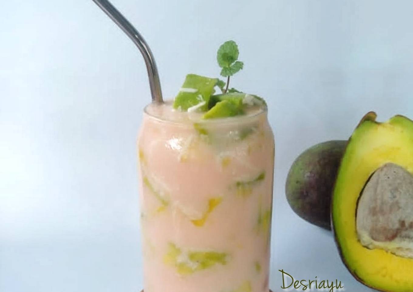 Es Alpukat Yoghurt Strawberry