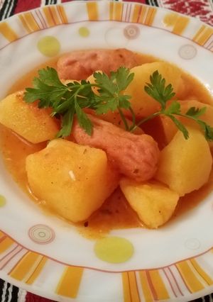 O poză a rețetei Mâncare de cartofi cu crenvurști din pui.
