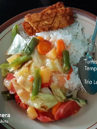 Langkah Gampang Membikin Resep Tumis Pelangi &amp; Tempe Goreng yang Lezat Sekali Anti Ribet, Uenak Banget
