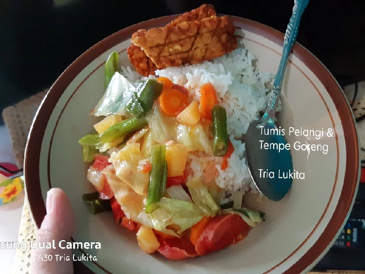 Langkah Gampang Membikin Resep Tumis Pelangi &amp;amp; Tempe Goreng yang Lezat Sekali Anti Ribet, Uenak Banget
