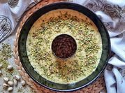 Una foto di ciambella gocce cioccolato
