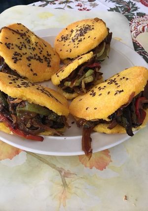 Una foto de Arepas con vegetales