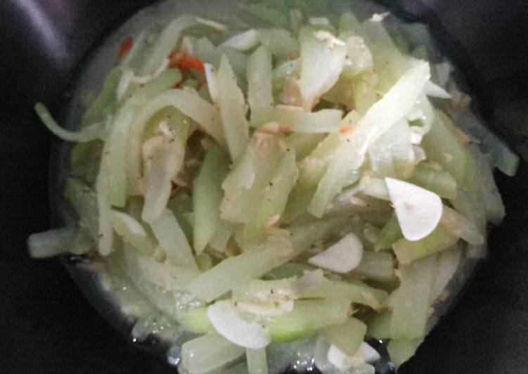 Cara mudah memasak Tumis labu rebon pedas yang nikmat