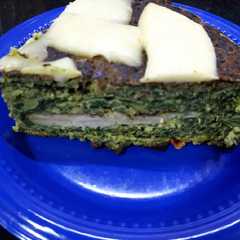 Una foto de Tortilla de espinacas rellena de jamón y queso