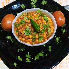 A picture of Chanay ki dal karahi.
