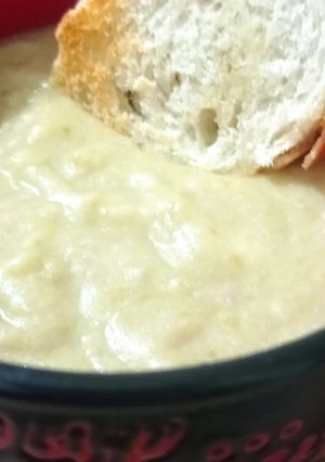 Una foto de Sopa crema de arvejas con jamón
