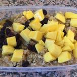 Ensalada de quinoa, pasas y mango