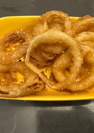 A picture of Perfect Onion Rings - Great side dish or with a beer - so simple and amazing :P Enjoy :P.