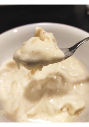 Una foto de Helado de plátano y canela