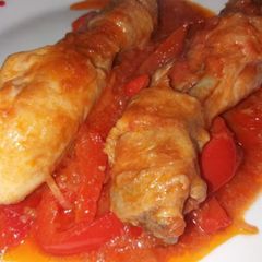 A picture of Chicken and peppers.