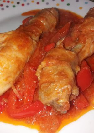 A picture of Chicken and peppers.