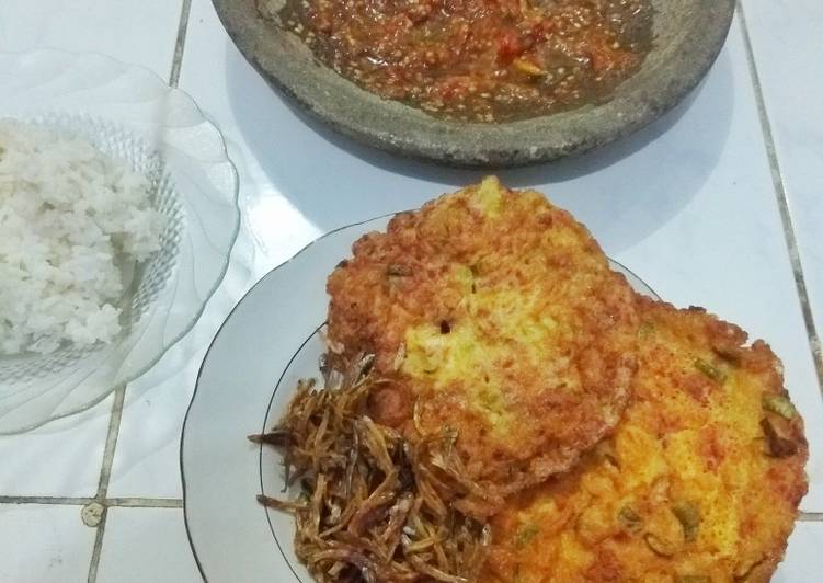 Telur Dadar Korned Sambel Terasi