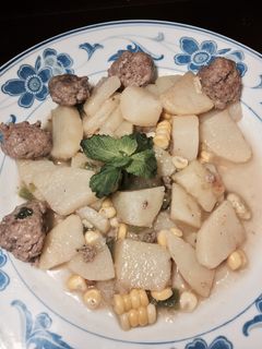 صورة لوصفة يخنة بطاطا بكرات اللحم (عطريقتي)