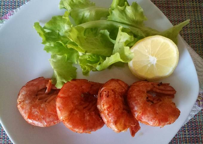 How to Make Delicious Pan fried king prawns with paprika and lemon