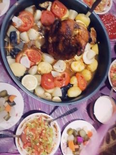 صورة لوصفة دجاج مقعد بالفرن 🙇 مع الخضراوات