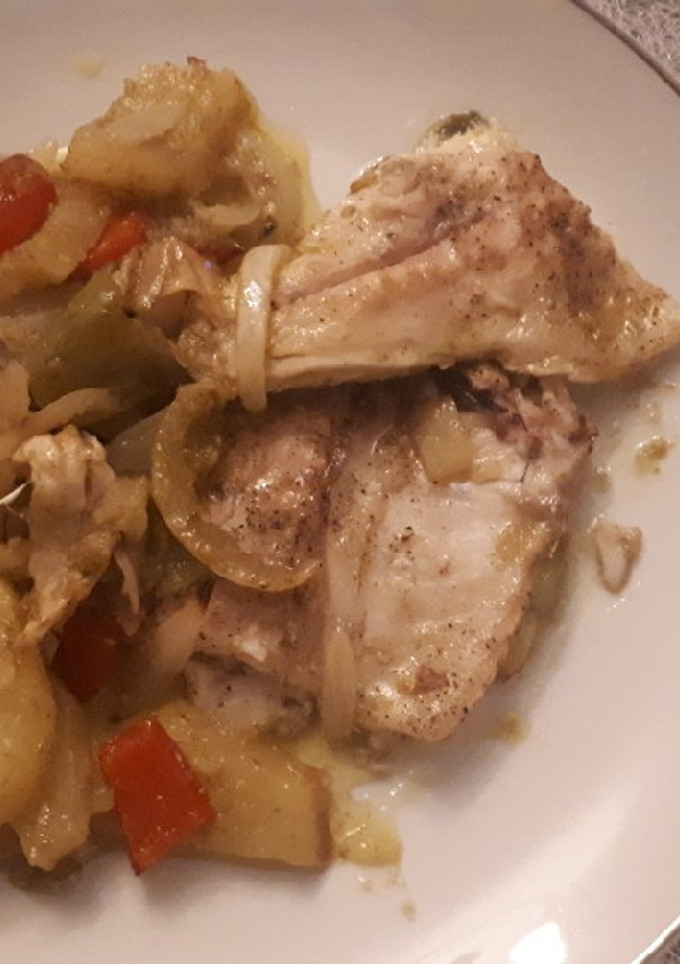 Una foto de Lubina al horno con patatas